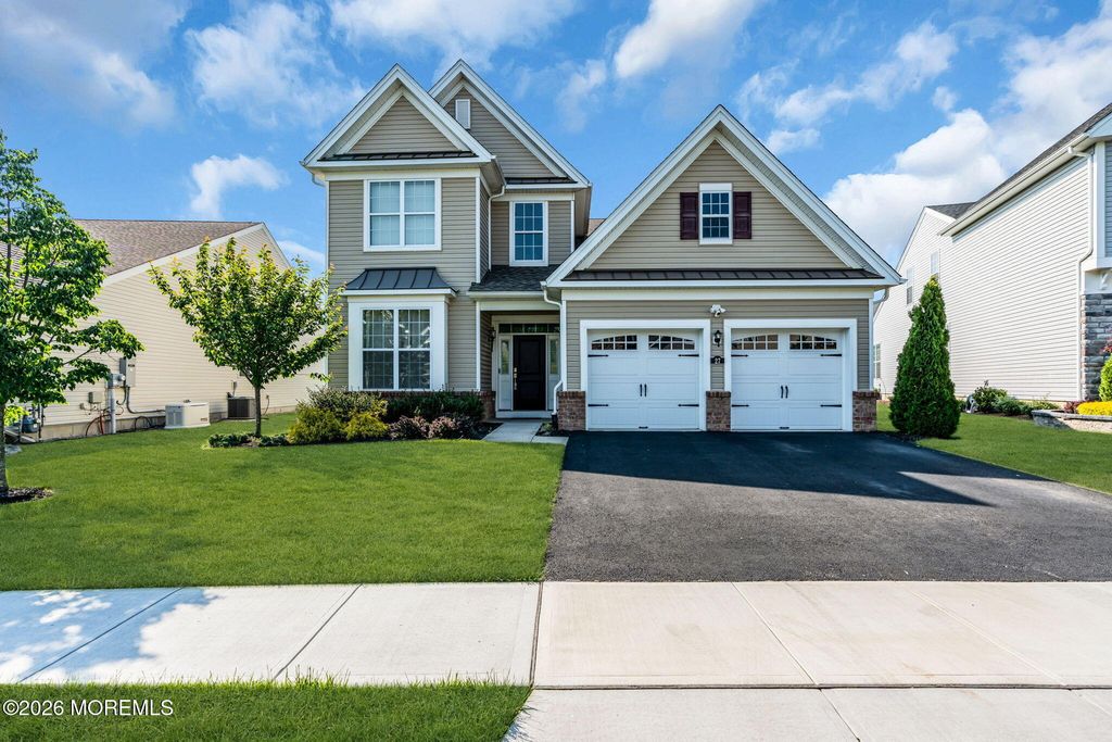 27 Flagstone Court, Freehold, NJ 07728