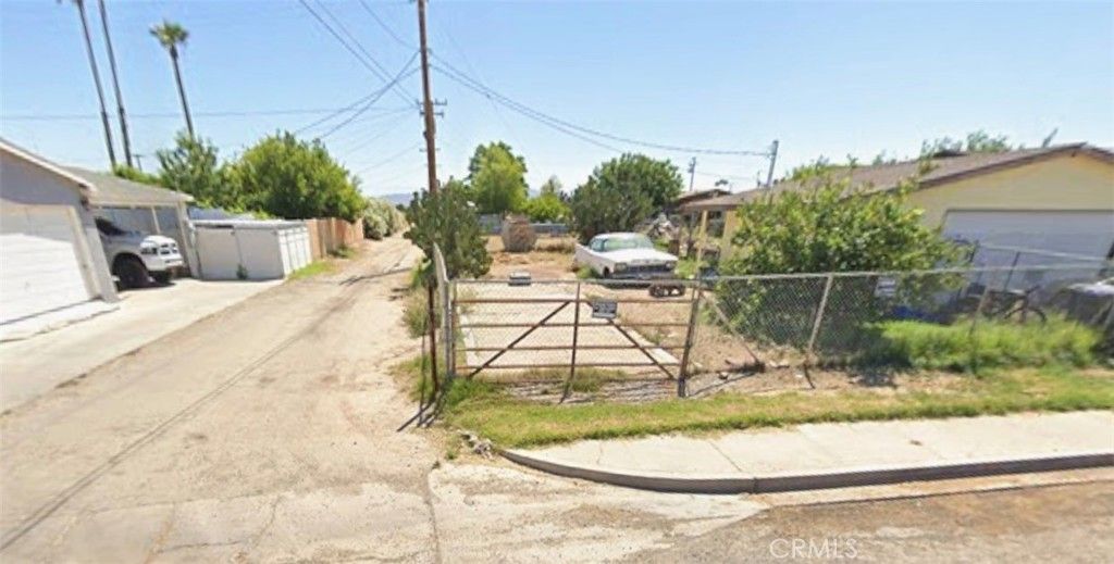 Image 3 of property listing at 1011 E California, Blythe, CA 92225