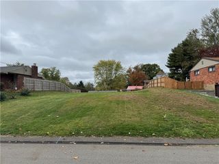 5021 Hialeah Dr, Plum Boro, PA 15239