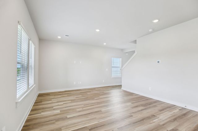 1770 Flora Grv, Hermitage, TN 37076