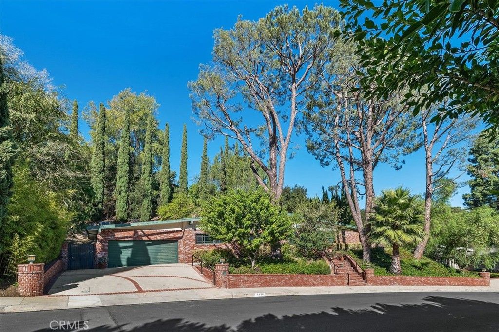 3635 Royal Woods, Sherman Oaks, CA 91403 — exterior