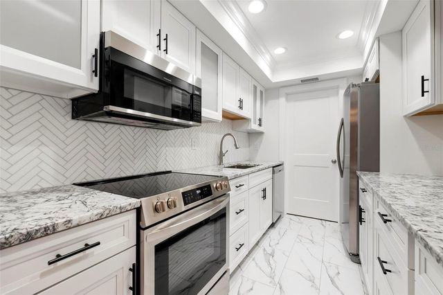 2227 CIRCLEWOOD DRIVE 52, Sarasota, FL 34231