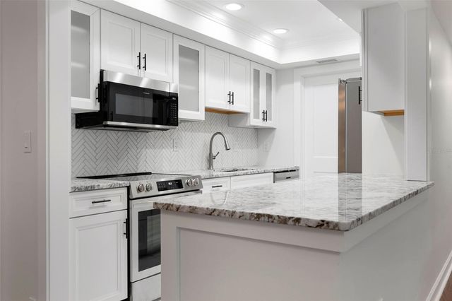 2227 CIRCLEWOOD DRIVE 52, Sarasota, FL 34231