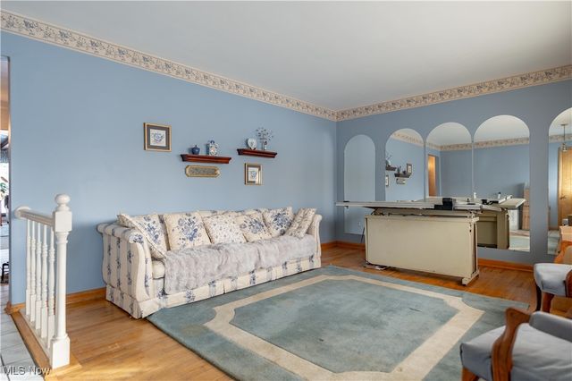 2025 S Plaza Drive, Akron, OH 44319