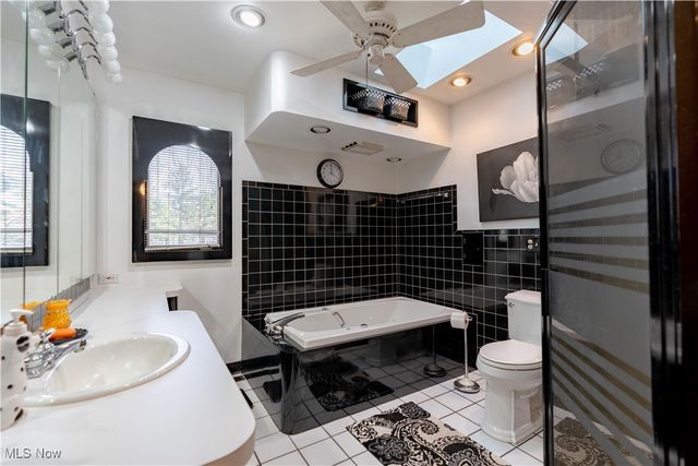 2025 S Plaza Drive, Akron, OH 44319