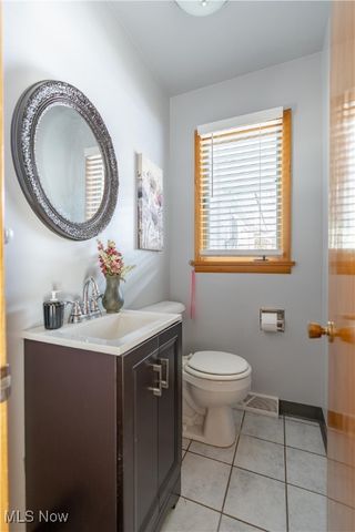 2025 S Plaza Drive, Akron, OH 44319