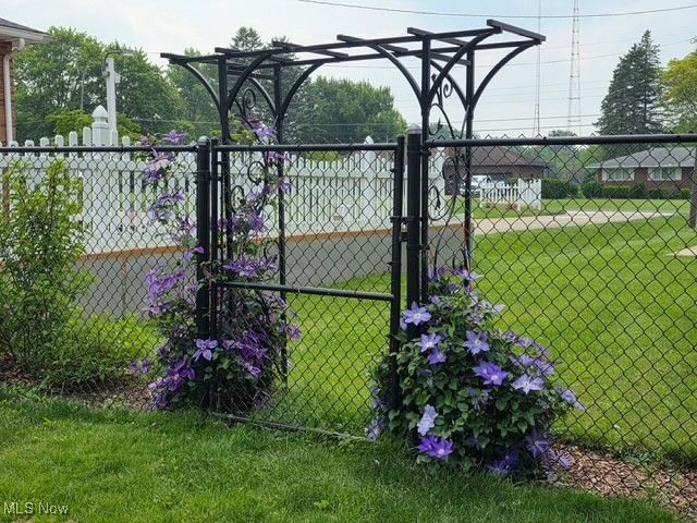 2025 S Plaza Drive, Akron, OH 44319