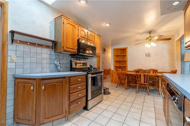 2025 S Plaza Drive, Akron, OH 44319