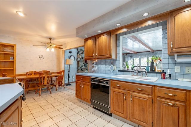 2025 S Plaza Drive, Akron, OH 44319