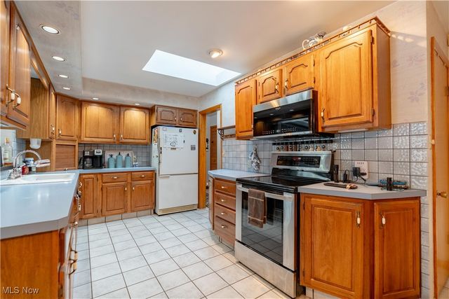 2025 S Plaza Drive, Akron, OH 44319