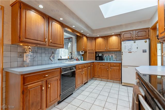 2025 S Plaza Drive, Akron, OH 44319