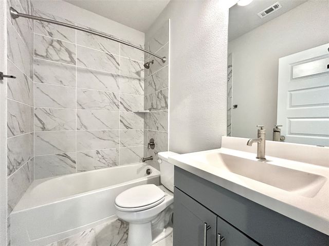 1830 NE Green Oaks Boulevard 102, Arlington, TX 76006