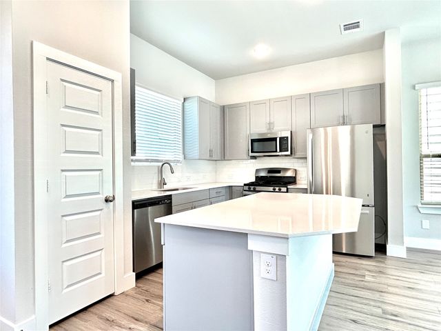 1830 NE Green Oaks Boulevard 102, Arlington, TX 76006