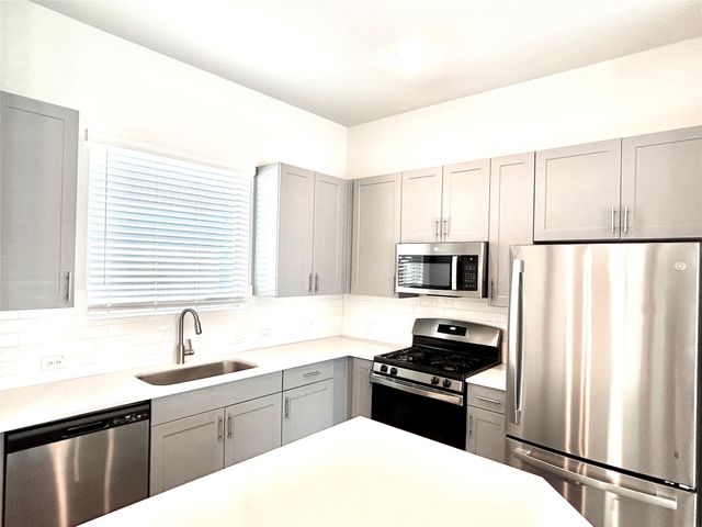 1830 NE Green Oaks Boulevard 102, Arlington, TX 76006