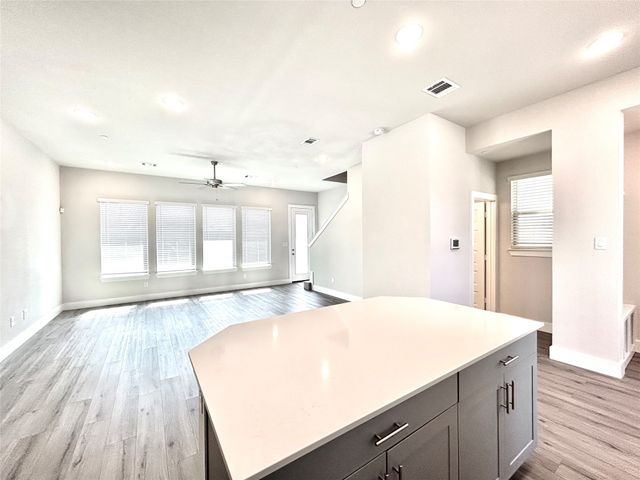 1830 NE Green Oaks Boulevard 102, Arlington, TX 76006