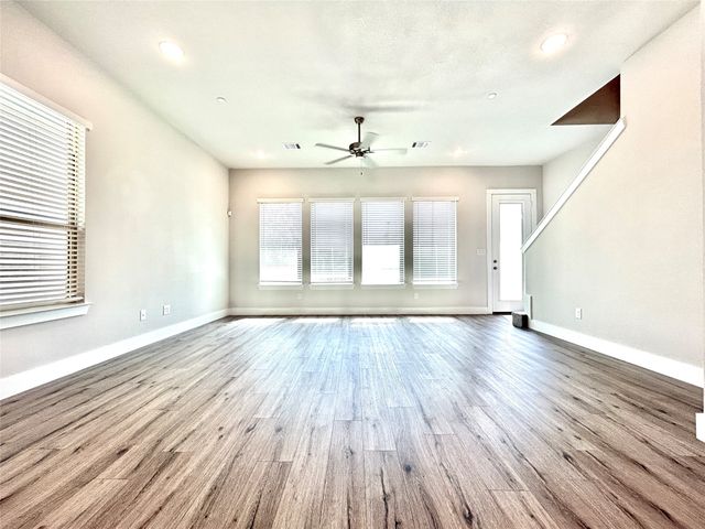 1830 NE Green Oaks Boulevard 102, Arlington, TX 76006
