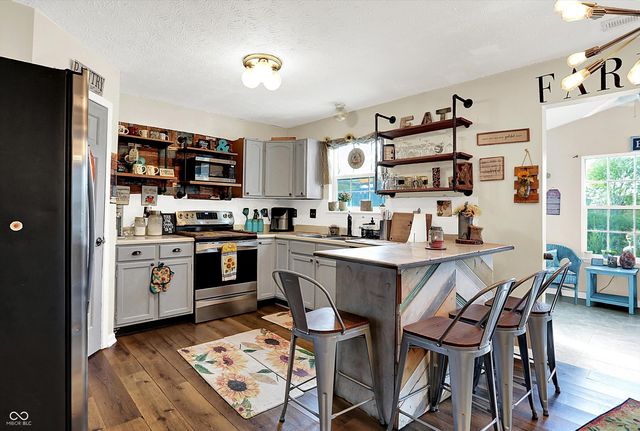 950 Weeping Way Lane, Avon, IN 46123