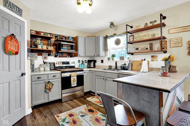 950 Weeping Way Lane, Avon, IN 46123