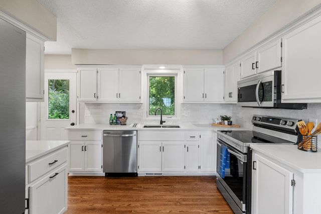 18741 Highview Avenue, Lakeville, MN 55044