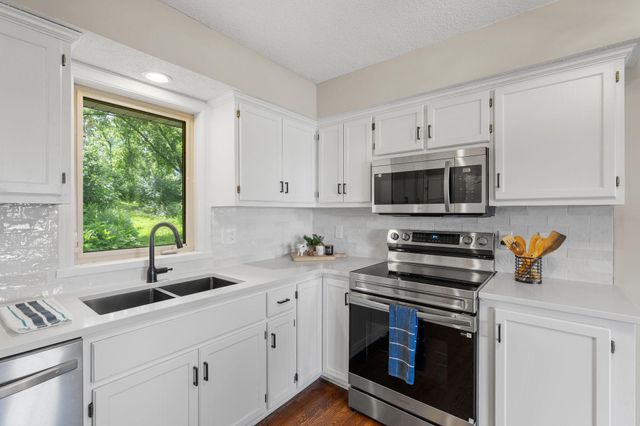18741 Highview Avenue, Lakeville, MN 55044