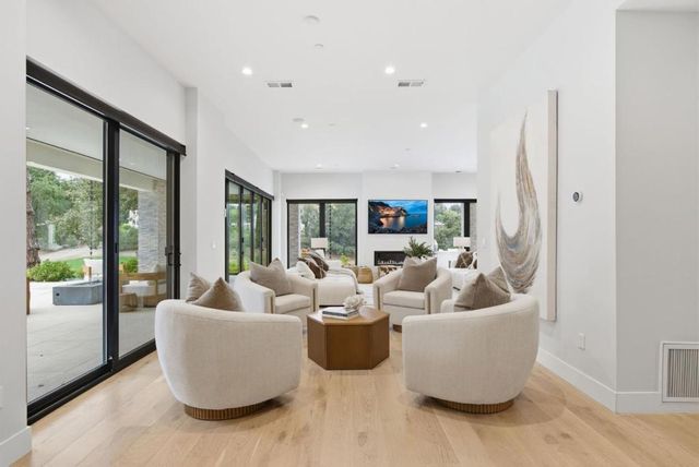 1669 Whitham Avenue, Los Altos, CA 94024