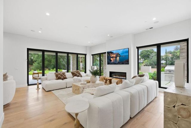 1669 Whitham Avenue, Los Altos, CA 94024