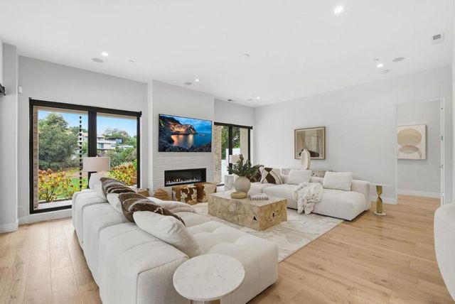 1669 Whitham Avenue, Los Altos, CA 94024