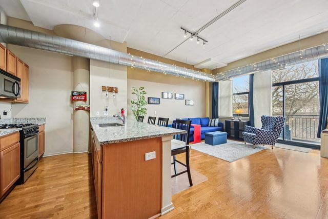 2323 W Pershing Road 228, Chicago, IL 60609