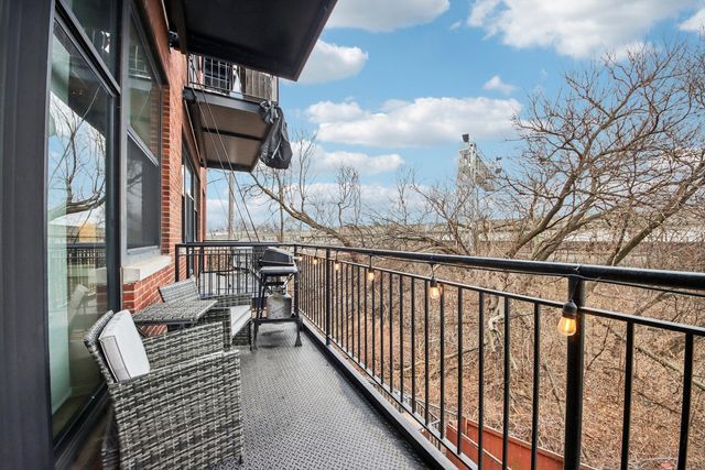 2323 W Pershing Road 228, Chicago, IL 60609