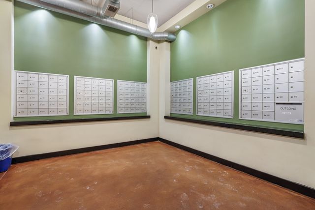 2323 W Pershing Road 228, Chicago, IL 60609