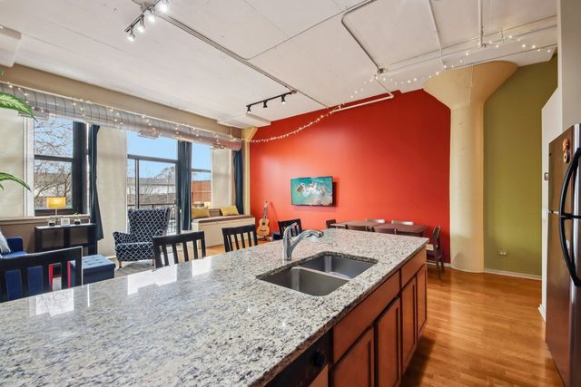 2323 W Pershing Road 228, Chicago, IL 60609