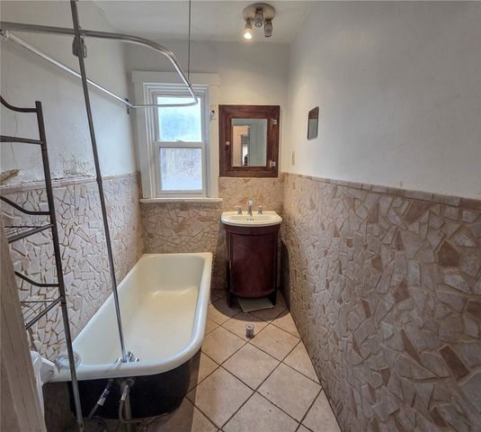 2050 Laketon Rd, Wilkinsburg, PA 15221