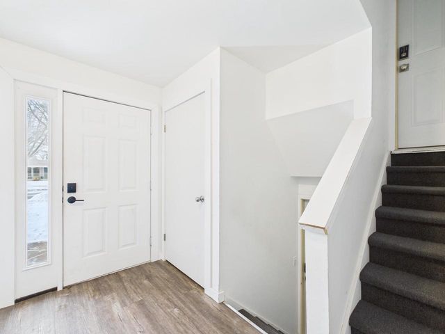 807 W GRUENWALD AVENUE, Oshkosh, WI 54901