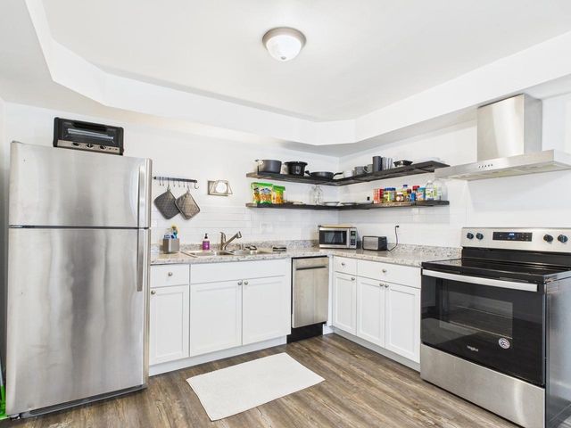 807 W GRUENWALD AVENUE, Oshkosh, WI 54901