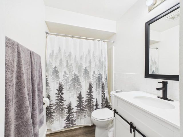 807 W GRUENWALD AVENUE, Oshkosh, WI 54901