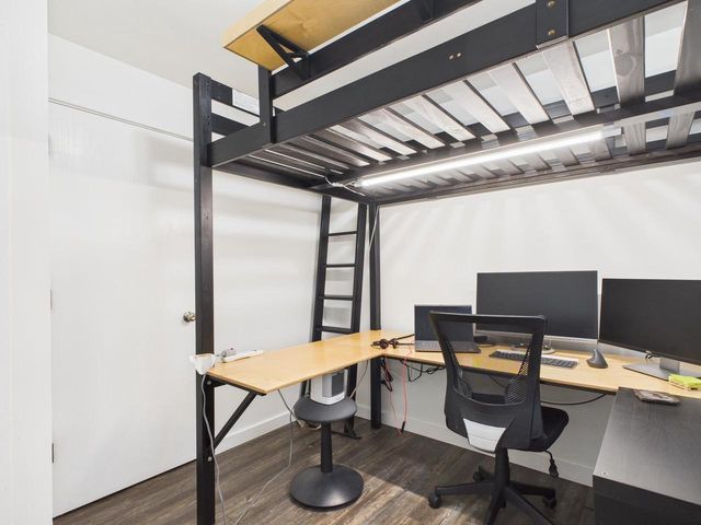 807 W GRUENWALD AVENUE, Oshkosh, WI 54901