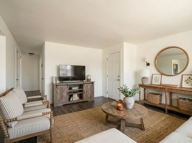 807 W GRUENWALD AVENUE, Oshkosh, WI 54901