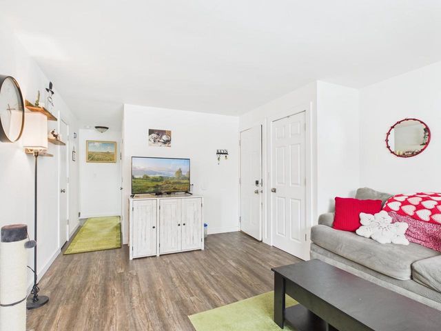 807 W GRUENWALD AVENUE, Oshkosh, WI 54901