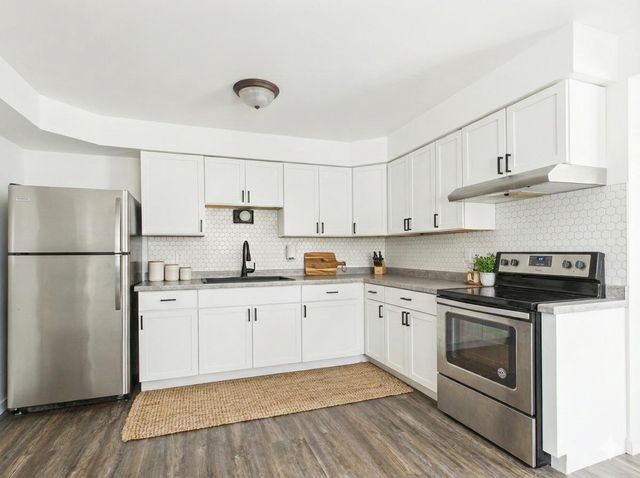 807 W GRUENWALD AVENUE, Oshkosh, WI 54901