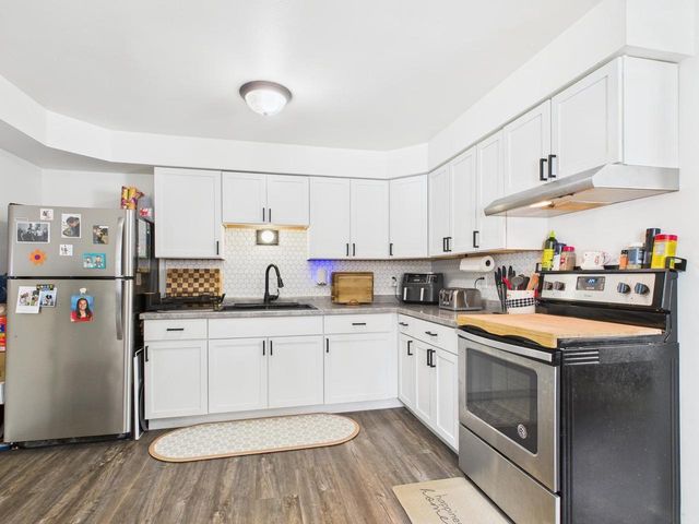 807 W GRUENWALD AVENUE, Oshkosh, WI 54901