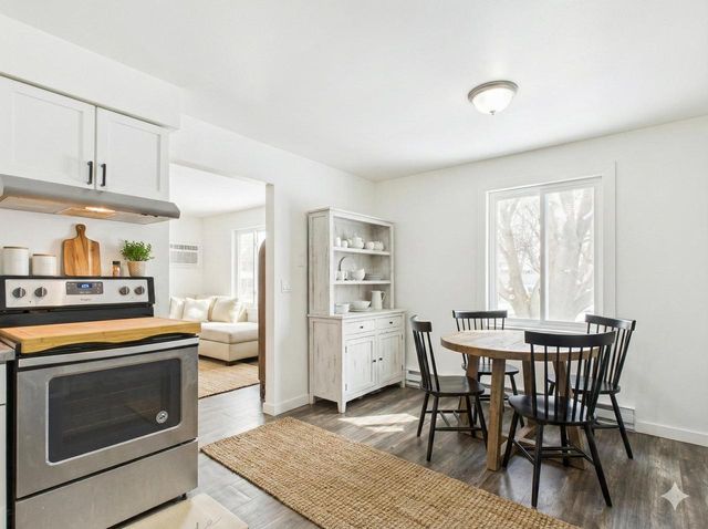 807 W GRUENWALD AVENUE, Oshkosh, WI 54901