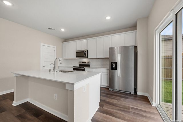 140 BELLA ROSA TRL, Cibolo, TX 78108