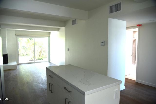 61 Redwood Avenue, Ventura, CA 93003