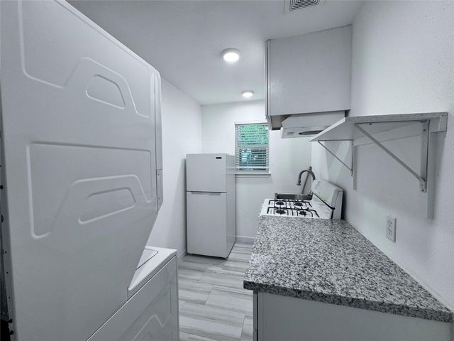 119 Neyland Street A, Houston, TX 77022