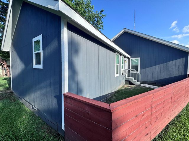 119 Neyland Street A, Houston, TX 77022