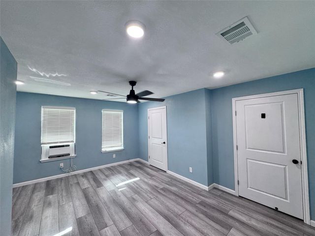 119 Neyland Street A, Houston, TX 77022