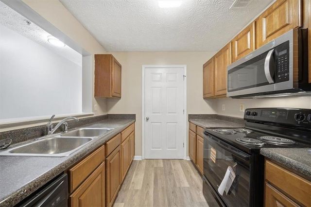 8201 Fairington Ridge Circle, Lithonia, GA 30038