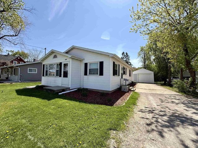 1743 OSHKOSH AVENUE, Oshkosh, WI 54902
