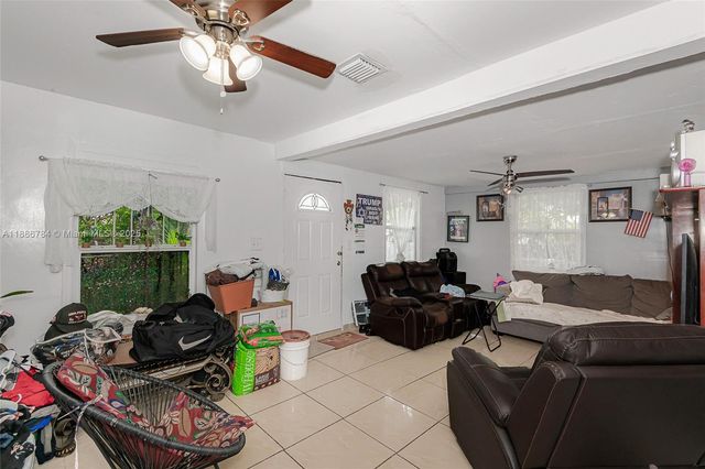 807 NW 109th St, Miami, FL 33168