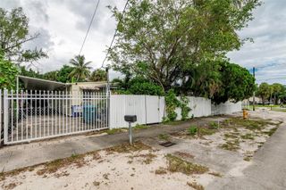 807 NW 109th St, Miami, FL 33168